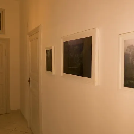 Trastevere Corner Eight