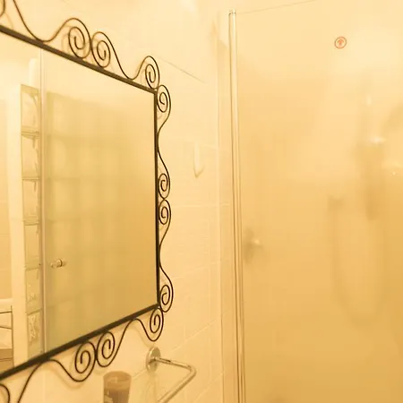 Trastevere Corner Eight